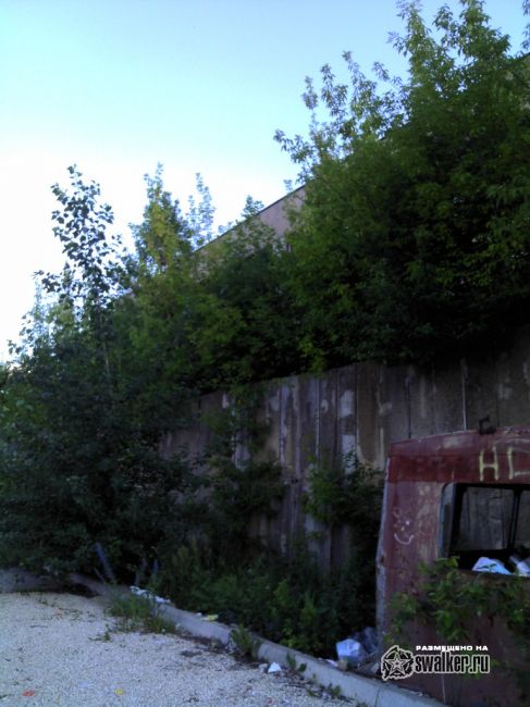Заброшенное здание завода УВМ
