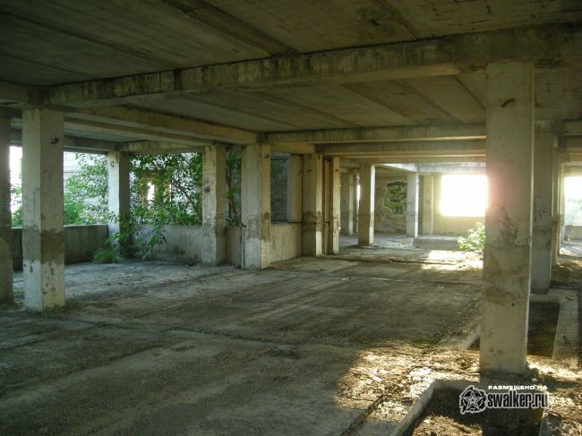 Недостроенное здание