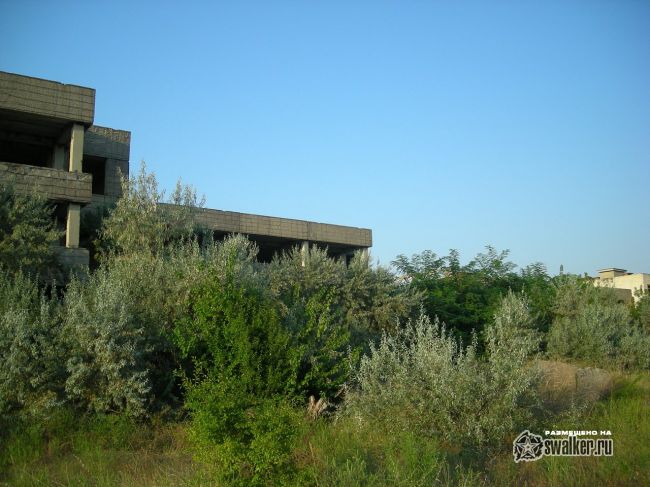 Недостроенное здание