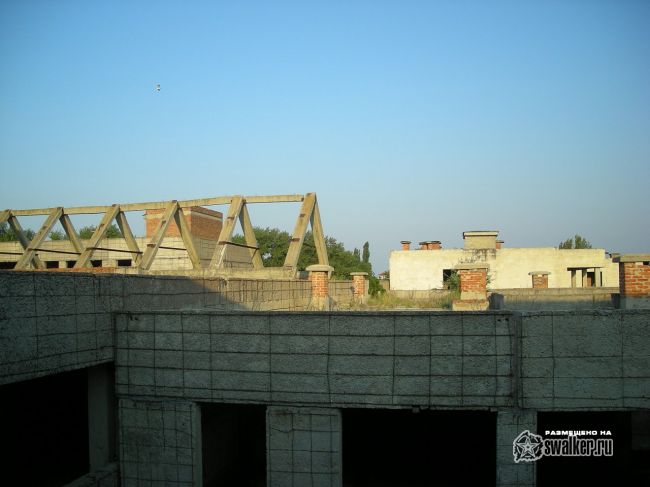 Недостроенное здание