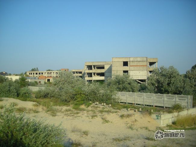 Недостроенное здание