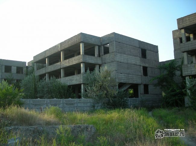 Недостроенное здание