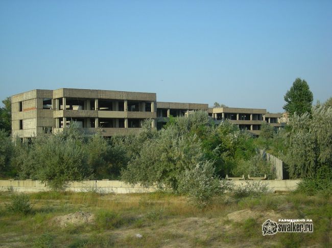 Недостроенное здание