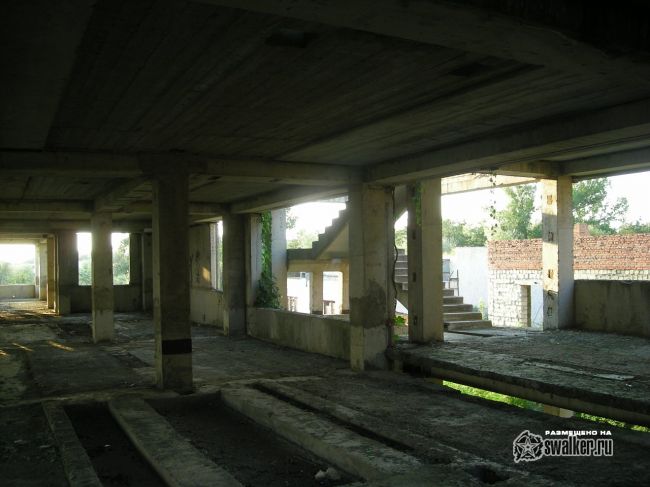 Недостроенное здание