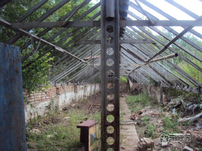 Заброшенный тепличный комплекс