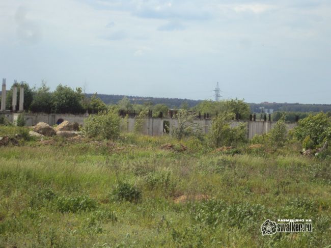 Заброшенный ангар