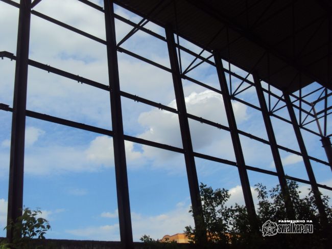 Заброшенный ангар