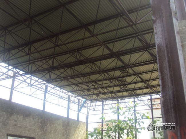 Заброшенный ангар