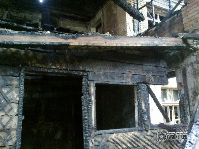 Выгоревшее здание бывшего детского сада.