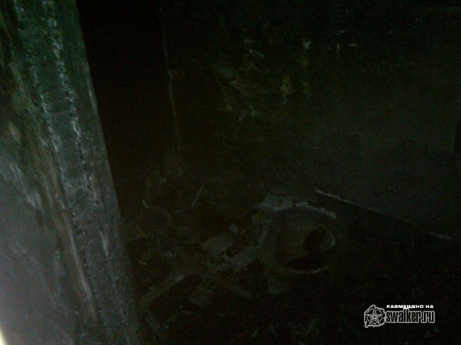 Выгоревшее здание бывшего детского сада.