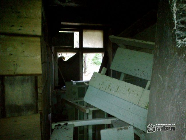 Выгоревшее здание бывшего детского сада.