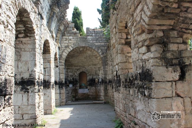 Цандрипшский храм VI века, Абхазия Цандрипшский храм VI века, Абхазия