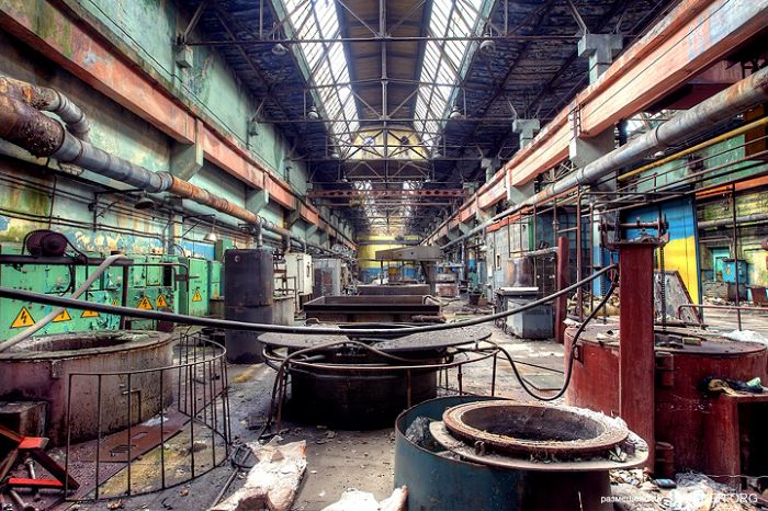 Заброшенные цеха завода "М", Московская область Заброшенные цеха завода "М", Московская область