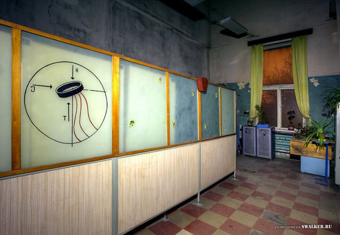 Полузаброшенная лаборатория аналитической химии