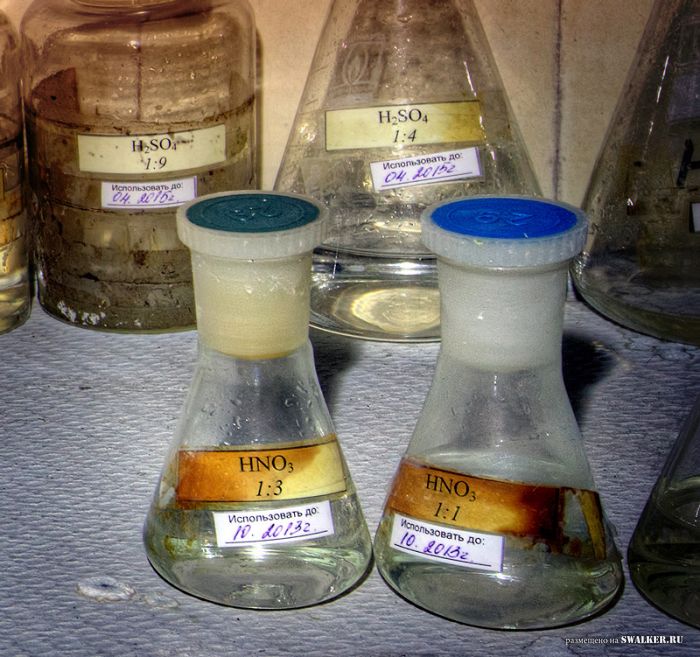 Полузаброшенная лаборатория аналитической химии