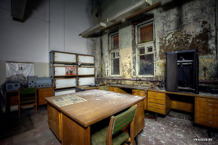 Полузаброшенная лаборатория аналитической химии