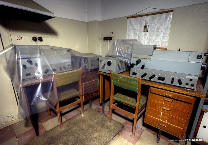 Полузаброшенная лаборатория аналитической химии