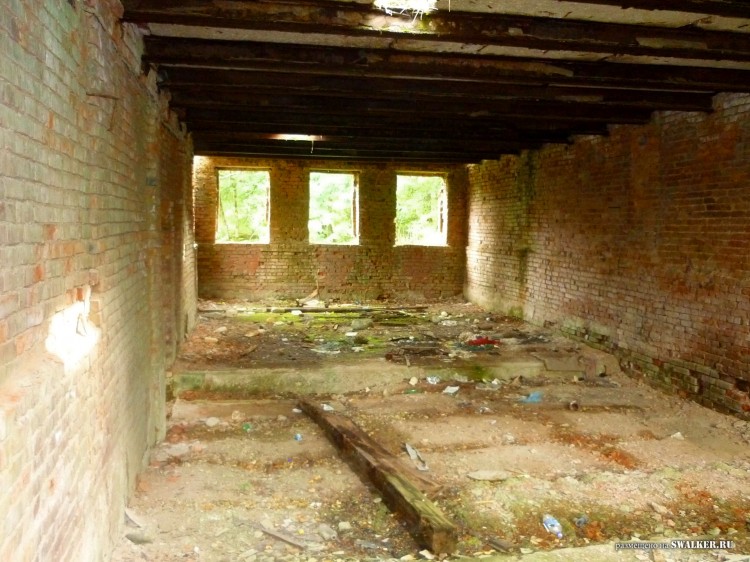 Заброшенное здание промышленного назначения дер. Жучки, Московская область