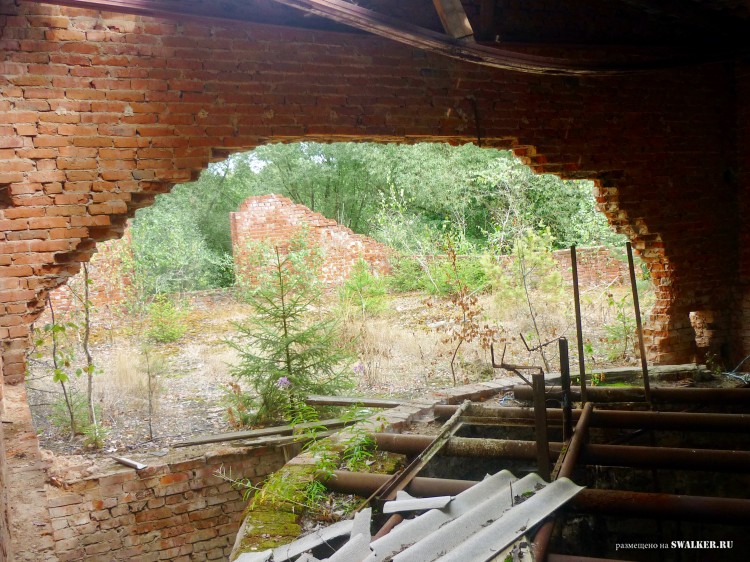 Заброшенное здание промышленного назначения дер. Жучки, Московская область