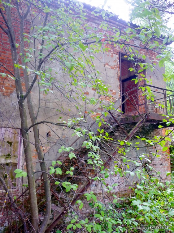 Заброшенное здание промышленного назначения дер. Жучки, Московская область