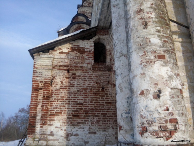 Разрушенная церковь с.Ликурга