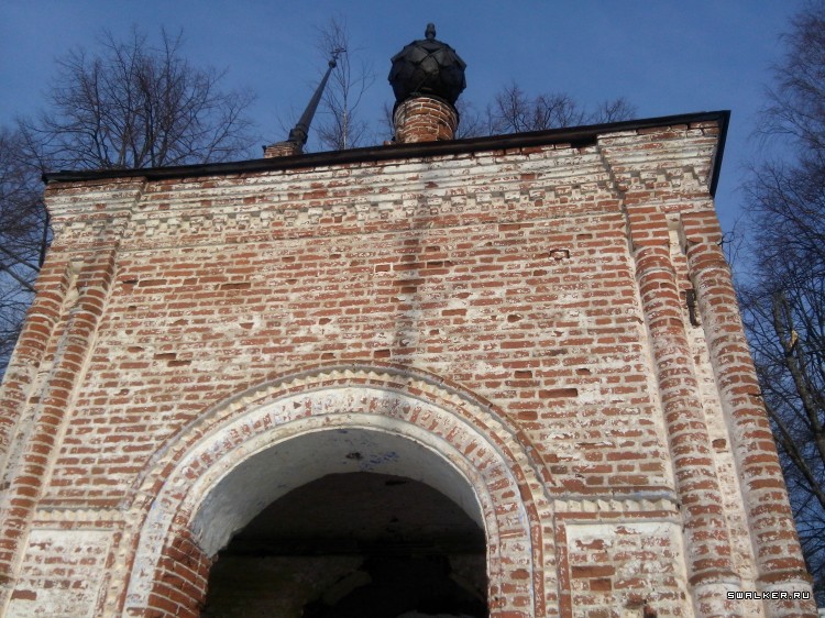 Разрушенная церковь с.Ликурга