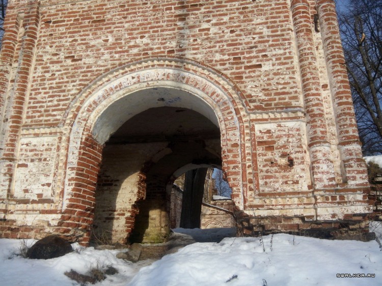 Разрушенная церковь с.Ликурга