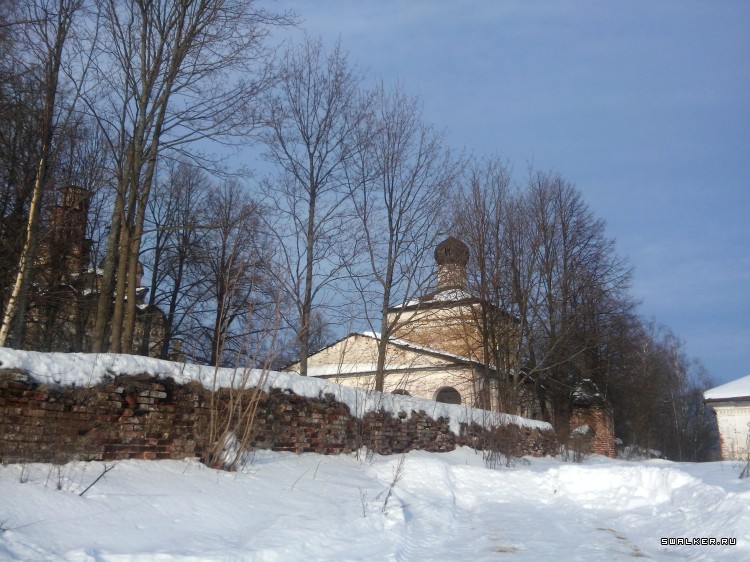 Разрушенная церковь с.Ликурга