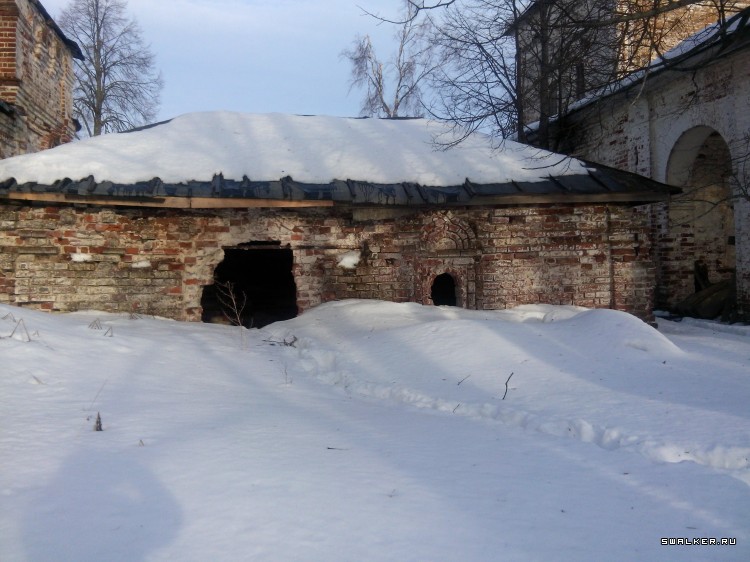 Разрушенная церковь с.Ликурга