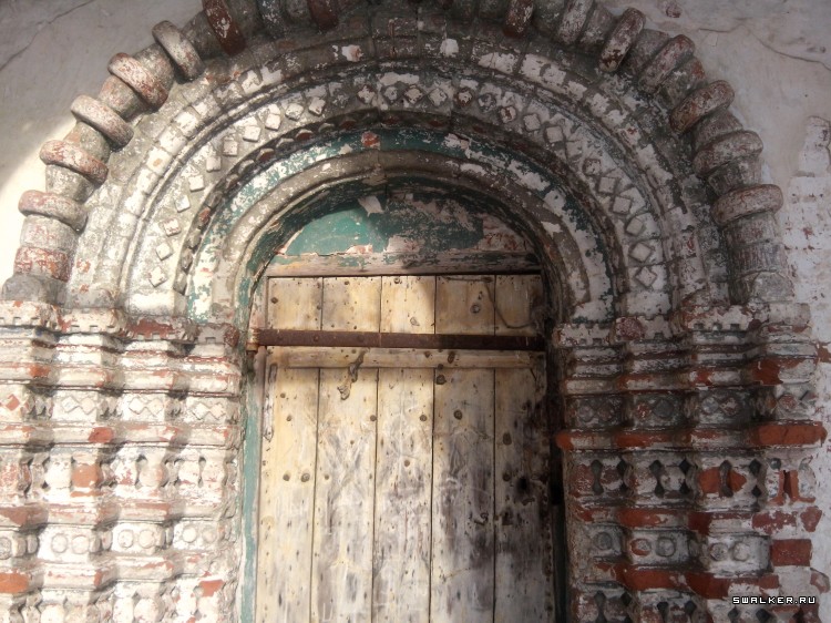 Разрушенная церковь с.Ликурга