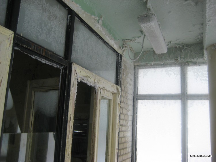 Проходная заброшенного Автомоторного завода, Свердловская область