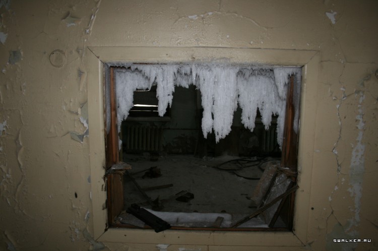 Проходная заброшенного Автомоторного завода, Свердловская область