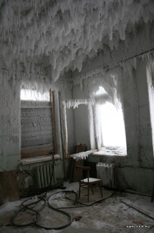 Проходная заброшенного Автомоторного завода, Свердловская область