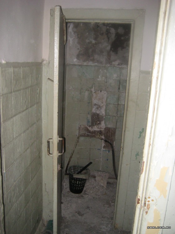 Проходная заброшенного Автомоторного завода, Свердловская область