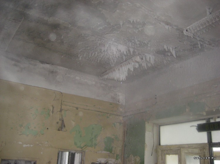 Проходная заброшенного Автомоторного завода, Свердловская область