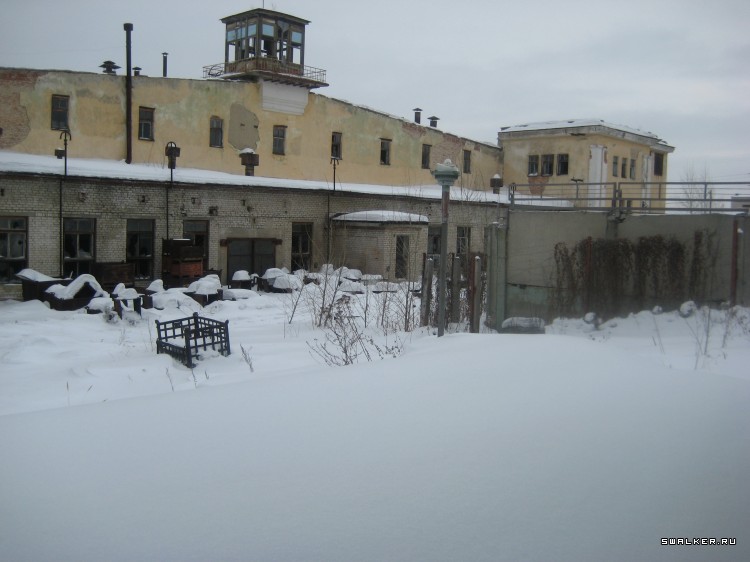 Проходная заброшенного Автомоторного завода, Свердловская область