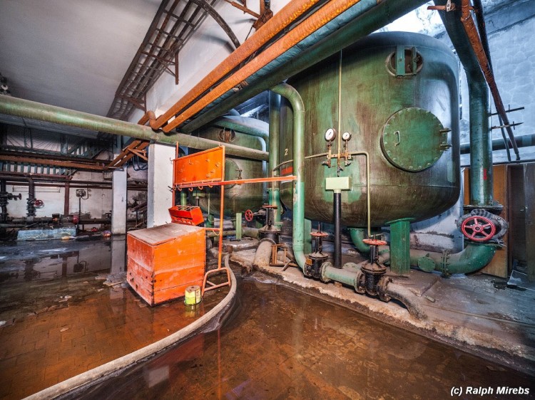 Заброшенный бассейн, Новосибирск