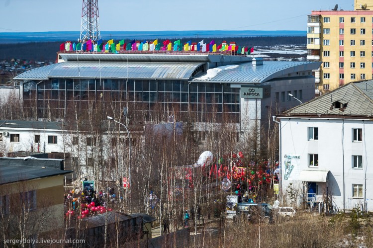 Мирный - город с дырой в земле