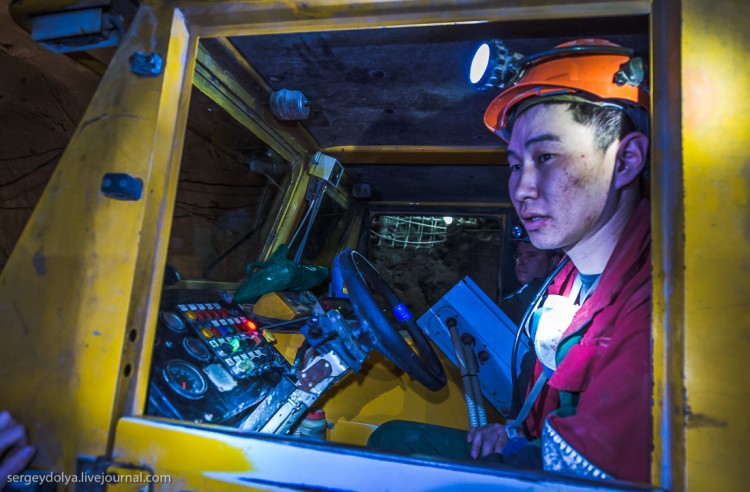 Добыча алмазов, г. Мирный, Якутия