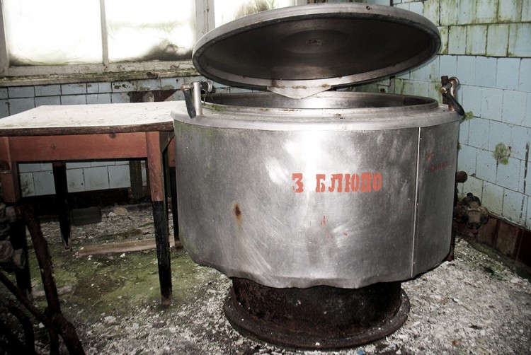 Заброшенный военный поселок Кратерный, Курилы