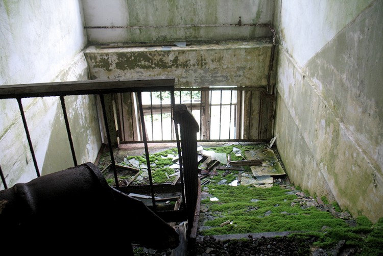 Заброшенный военный поселок Кратерный, Курилы