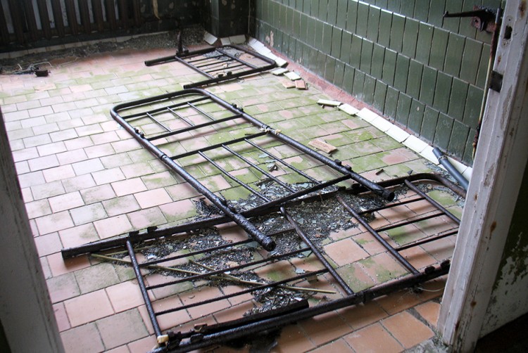 Заброшенный военный поселок Кратерный, Курилы