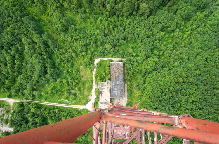 Мачта высотой 355 метров