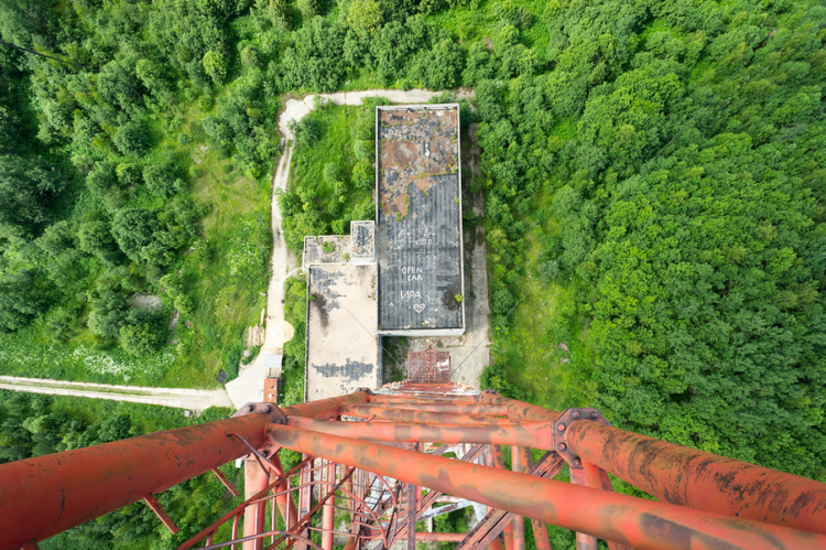 Мачта высотой 355 метров