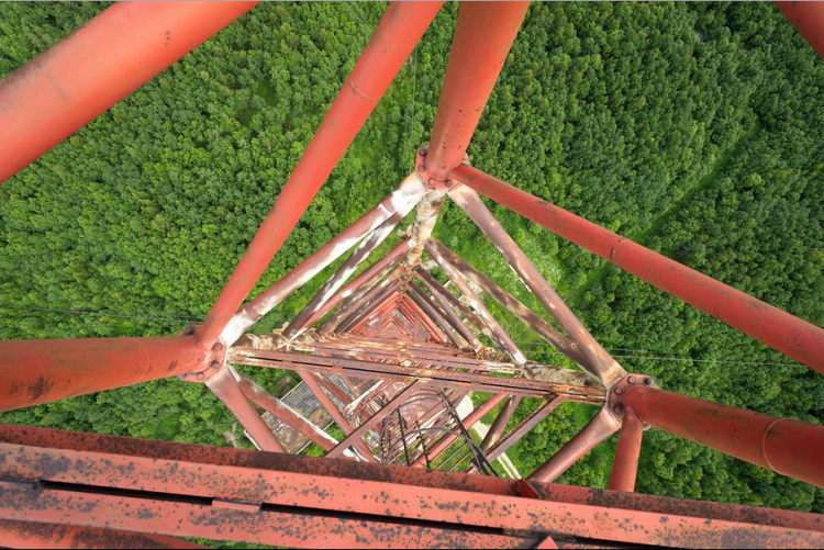 Мачта высотой 355 метров