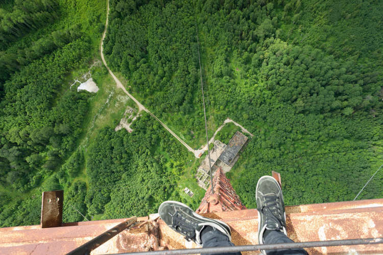 Мачта высотой 355 метров