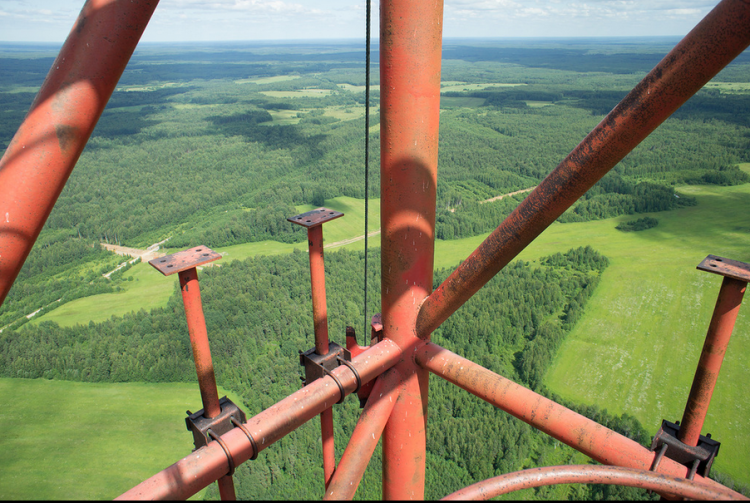 Мачта высотой 355 метров