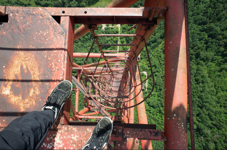 Мачта высотой 355 метров