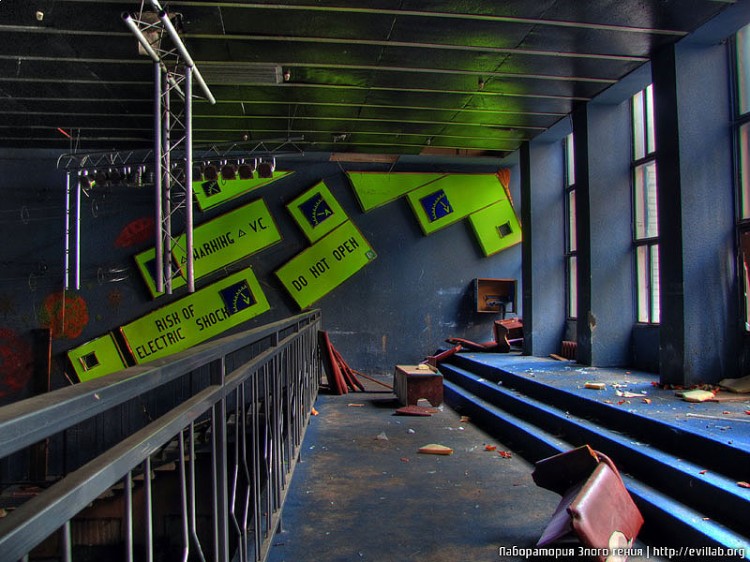 Заброшенное здание клуба