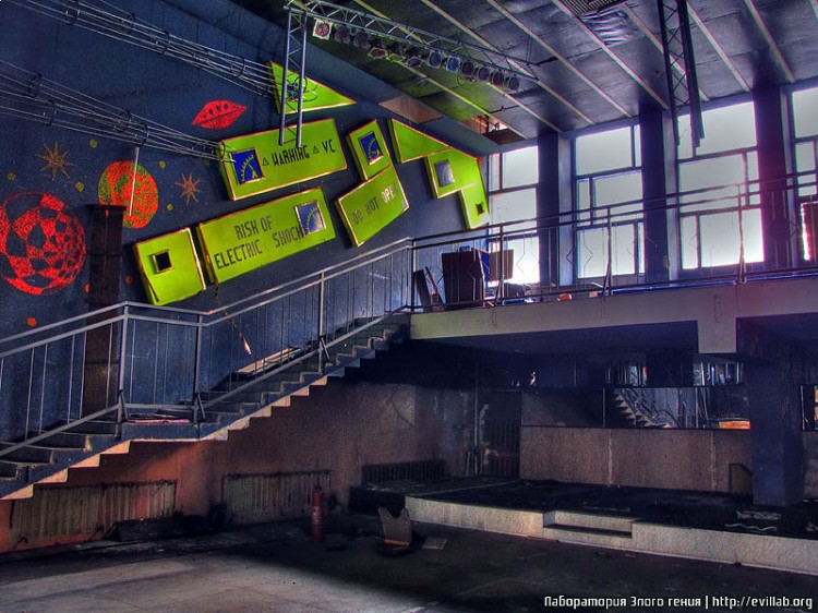 Заброшенное здание клуба